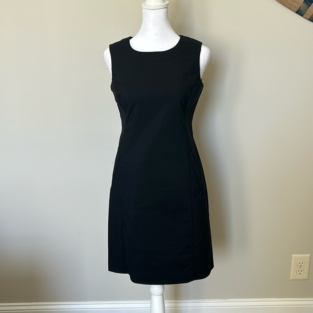 Banana Republic black dress with pockets. Size small